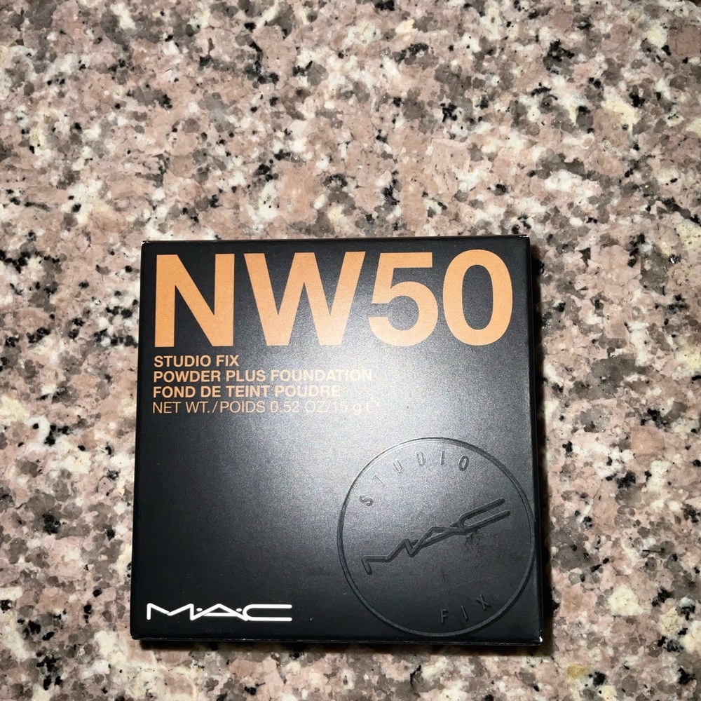 MAC Studio Fix Powder Plus Foundation NW50